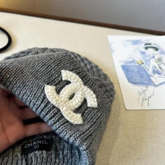 Chanel Gray Knit Beanie with Classic Logo - Picture 5 of 6